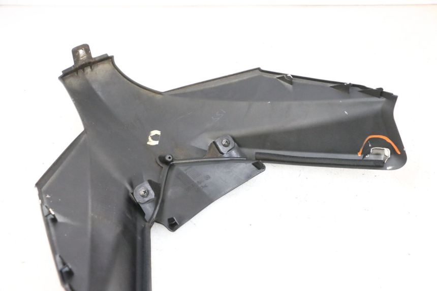 photo de UPPER FRONT FACE YAMAHA X-MAX XMAX 125 (2010 - 2013) - Zoom on usage condition