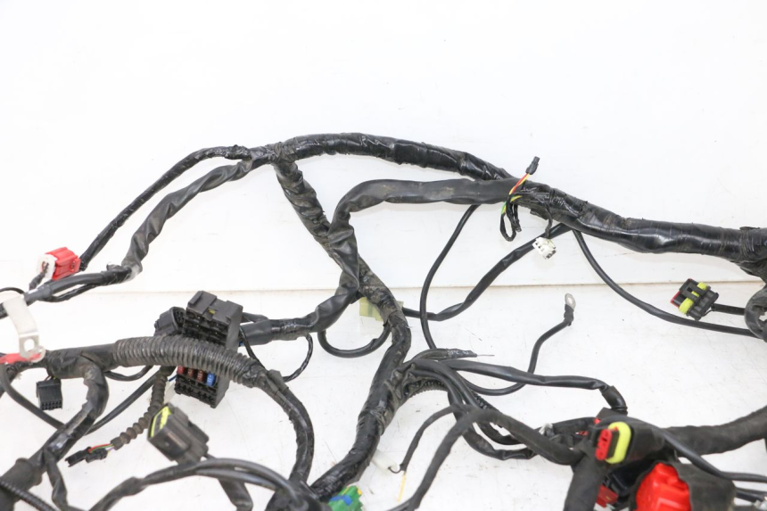 photo de WIRE HARNESS PIAGGIO MP3 HPE 300 (2019 - 2026) - Distinctive features