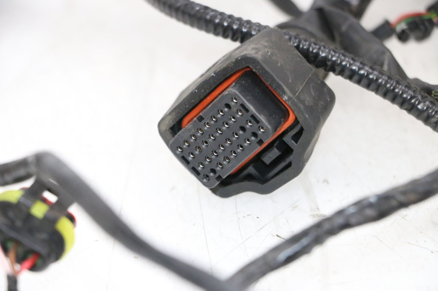 photo de WIRE HARNESS PIAGGIO MP3 HPE 300 (2019 - 2026) - Alternative angle