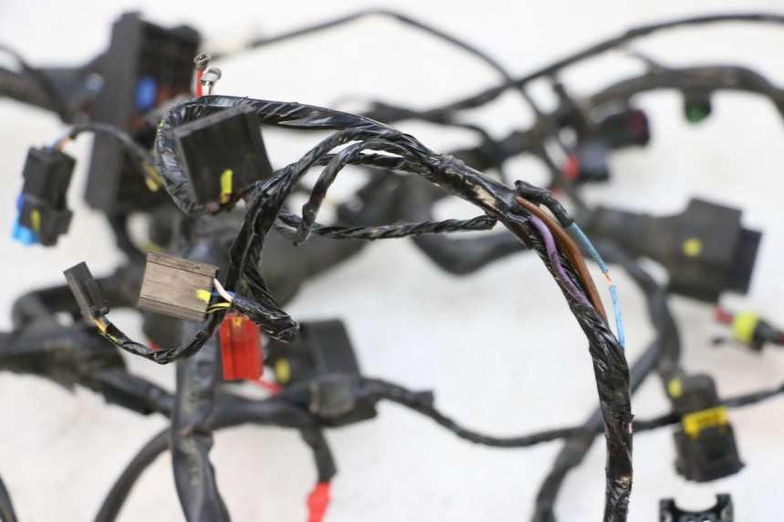 photo de WIRE HARNESS PIAGGIO MP3 HPE 300 (2019 - 2026) - Zoom on usage condition