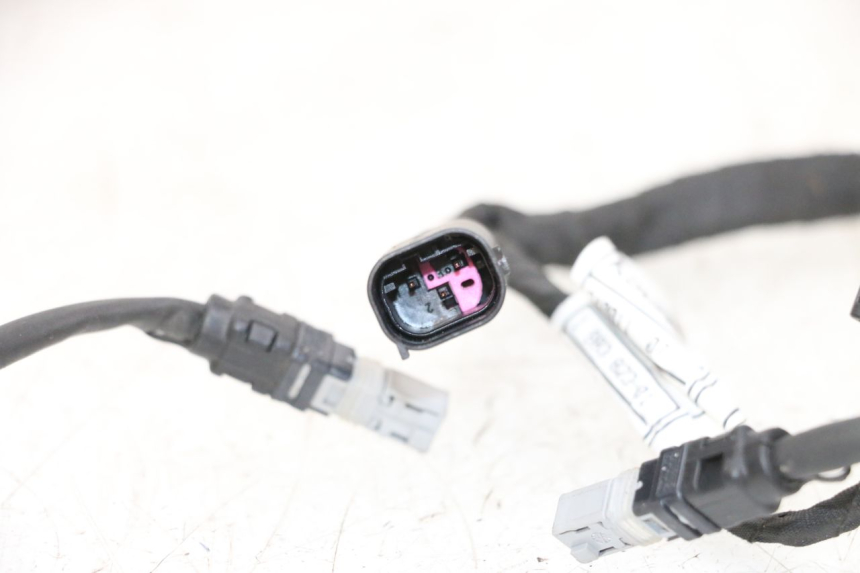 photo de HEADLIGHT WIRE HARNESS BMW R GS 1250 (2021 - 2024) - Fixing points details