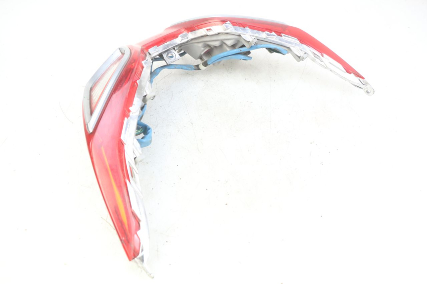 photo de REAR LIGHT KYMCO DOWNTOWN ABS 125 (2015 - 2017) - Distinctive features