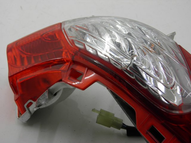 photo de RIGHT TAIL LIGHT HONDA FES S-WING SWING 125 (2007 - 2015) - Alternative perspective