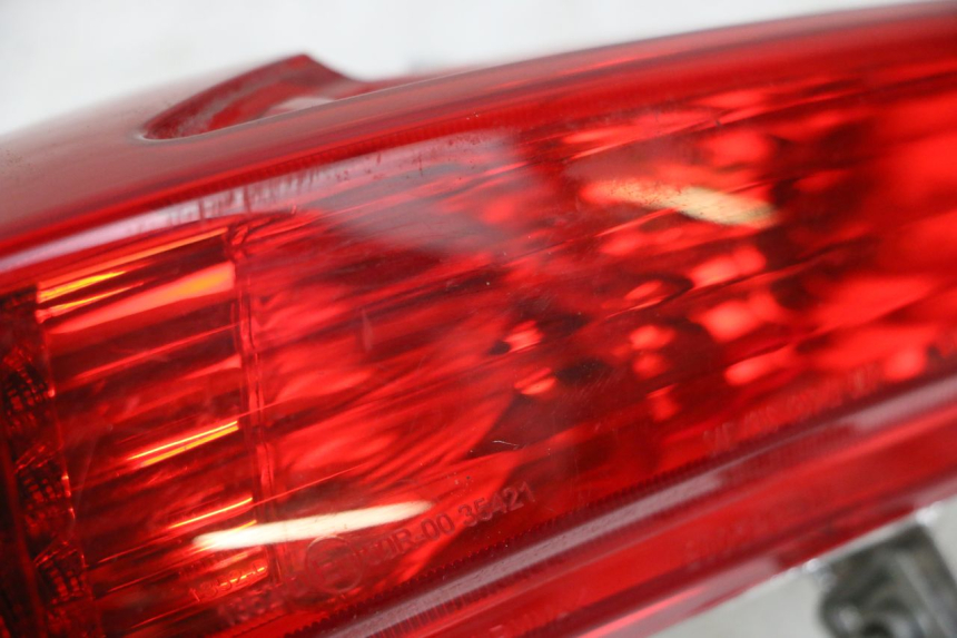 photo de RIGHT TAIL LIGHT PIAGGIO MP3 HPE 300 (2019 - 2026) - Alternative perspective