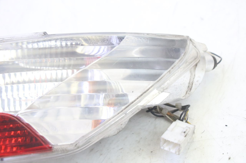 photo de RIGHT TAIL LIGHT PIAGGIO MP3 125 (2006 - 2014)