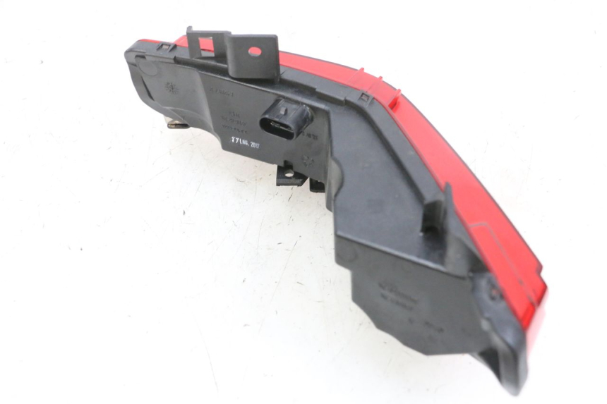 photo de RIGHT TAIL LIGHT PIAGGIO MP3 500 (2016 - 2018) - Fixing points details