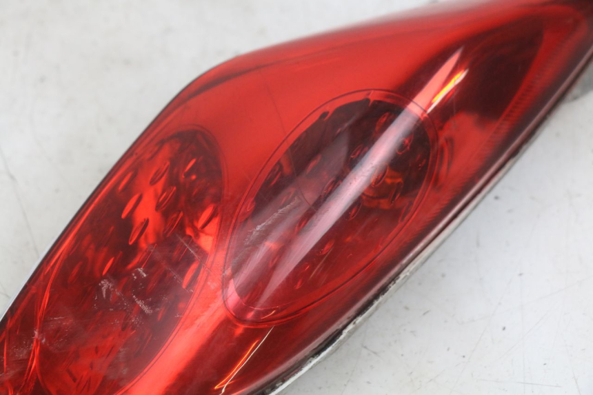 photo de RIGHT REAR LIGHT YAMAHA XMAX X-MAX 125 (2006 - 2009) - Technical close-up