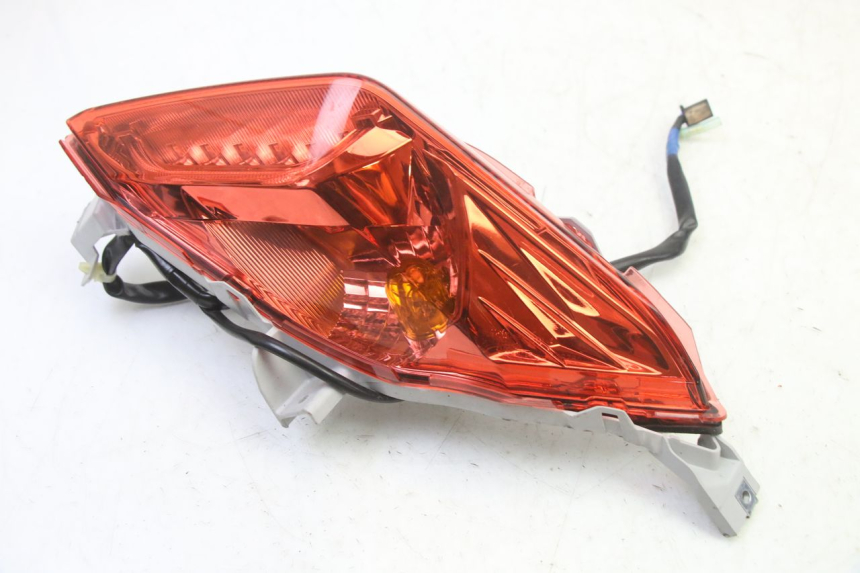 photo de RIGHT TAIL LIGHT YAMAHA XMAX X-MAX 125 (2021 - 2025)