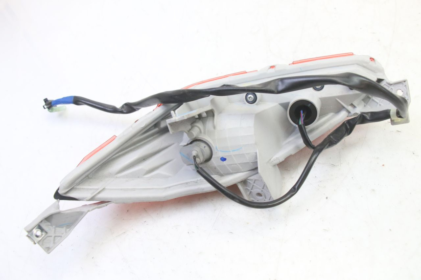 photo de RIGHT TAIL LIGHT YAMAHA XMAX X-MAX 125 (2021 - 2025)