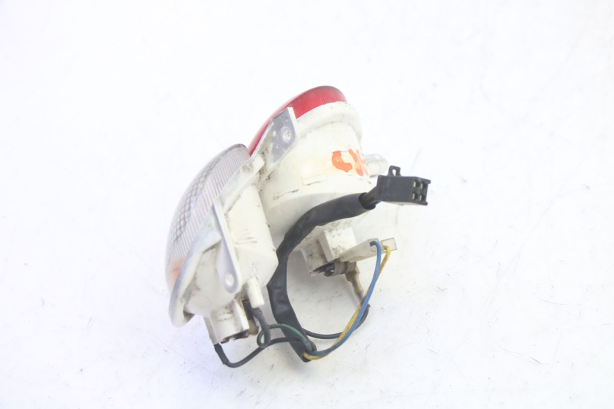 photo de RIGHT TAIL LIGHT YAMAHA YP MAJESTY 125 (2002 - 2006) - Technical close-up