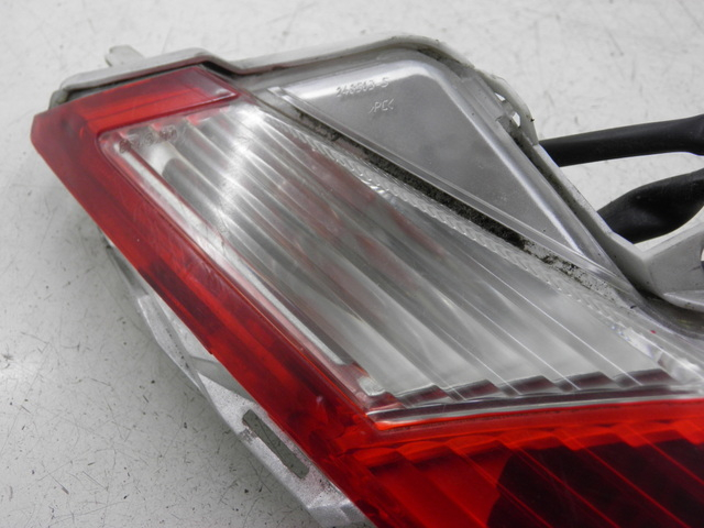 photo de LEFT TAIL LIGHT HONDA FES PANTHEON 125 (2003 - 2007) - Surface and material condition