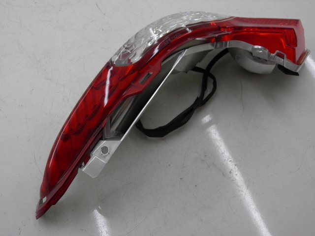 photo de LEFT TAIL LIGHT HONDA FES S-WING SWING 125 (2007 - 2015) - Zoom on usage condition