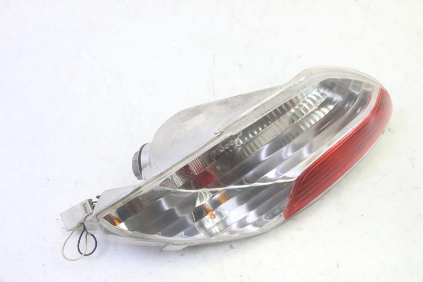 photo de LEFT TAIL LIGHT PIAGGIO MP3 RL 250 (2007 - 2010) - Alternative perspective