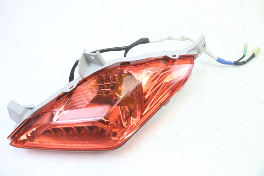photo de LEFT TAIL LIGHT YAMAHA XMAX X-MAX 125 (2021 - 2025)