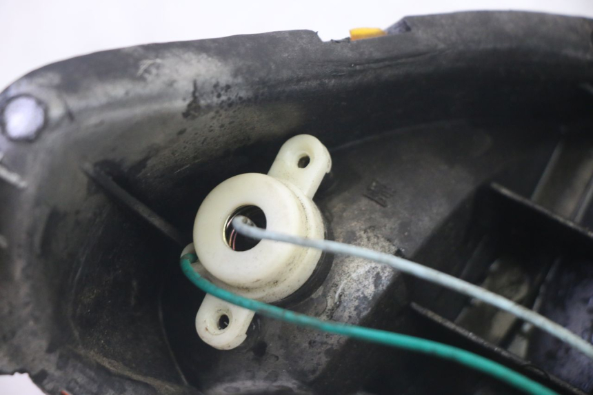 photo de REAR LIGHT SUKIDA TOP 1 50 (2003 - 2010) - Surface and material condition