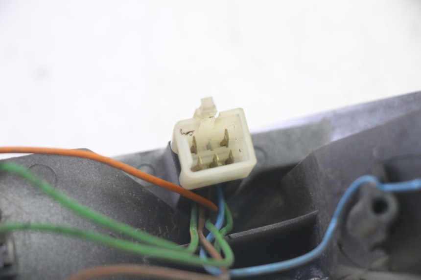 photo de TAIL LIGHT PEUGEOT VIVACITY 100 (1999 - 2008) - Surface and material condition