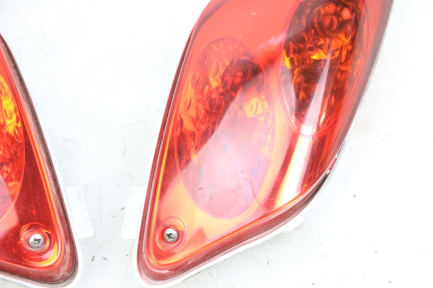 photo de REAR LIGHT YAMAHA XMAX X-MAX 125 (2006 - 2009) - Supplementary product photo