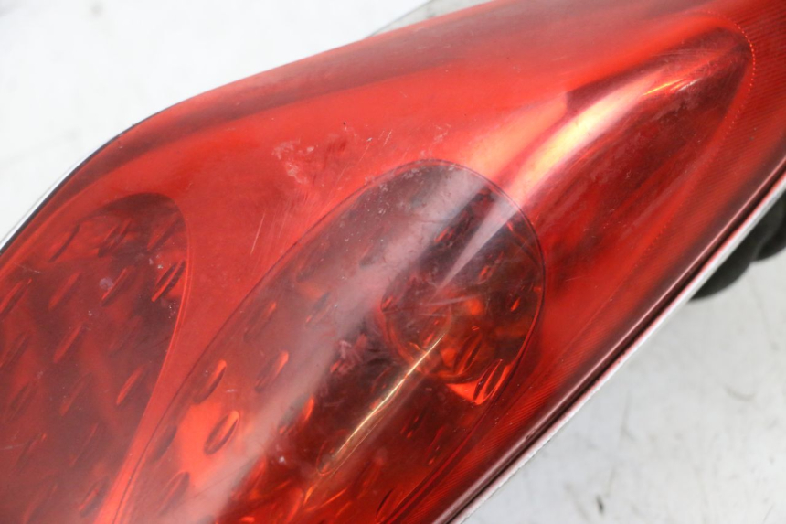 photo de REAR LIGHT YAMAHA XMAX X-MAX 125 (2006 - 2009) - Alternative perspective