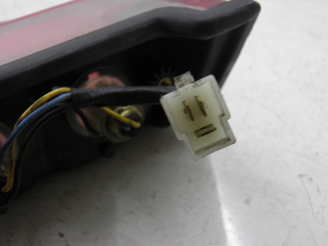 photo de REAR LIGHT YAMAHA FZS FAZER 600 (1998 - 2001)