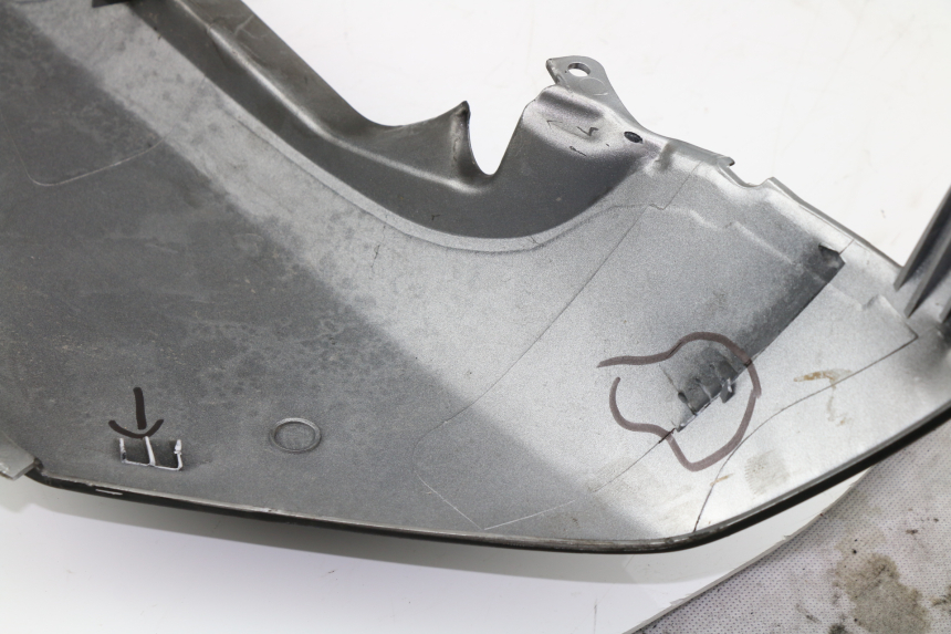 photo de REAR RIGHT PANEL SUZUKI AN BURGMAN 400 (1999 - 2005)