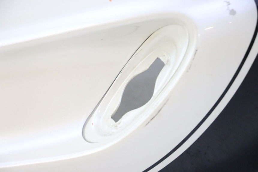 photo de RIGHT REAR SIDE PANEL HONDA CBR RR FIREBLADE 900 (1992 - 1994)