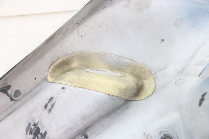 photo de RIGHT REAR SIDE PANEL HONDA CBR RR FIREBLADE 900 (1992 - 1994)