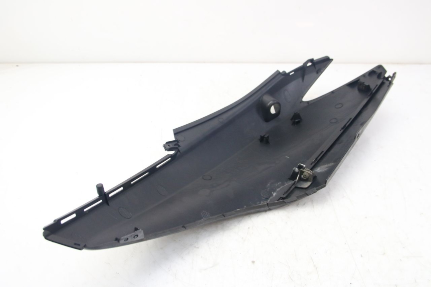 photo de RIGHT REAR SIDE PANEL YAMAHA D'ELIGHT DELIGHT 125 (2017 - 2020)