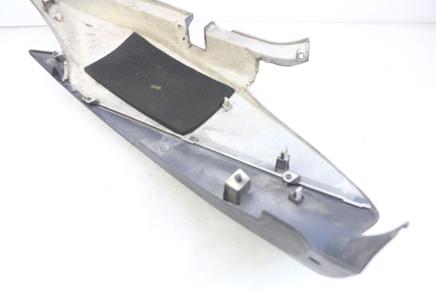 photo de RIGHT REAR SIDE PANEL HONDA FJS SILVERWING SILVER WING 400 (2009 - 2016)