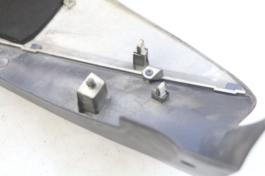 photo de RIGHT REAR SIDE PANEL HONDA FJS SILVERWING SILVER WING 400 (2009 - 2016)