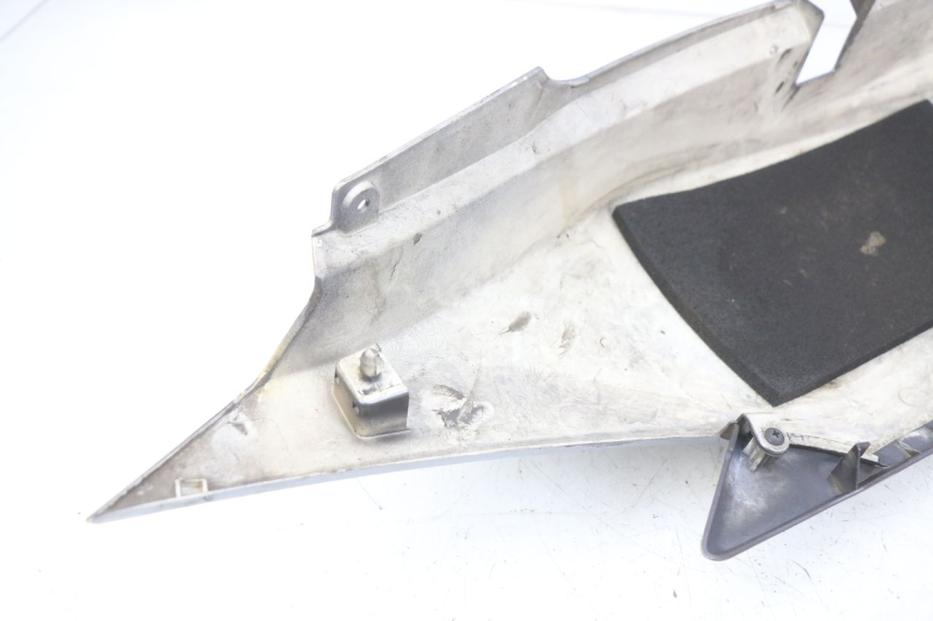 photo de RIGHT REAR SIDE PANEL HONDA FJS SILVERWING SILVER WING 400 (2009 - 2016)