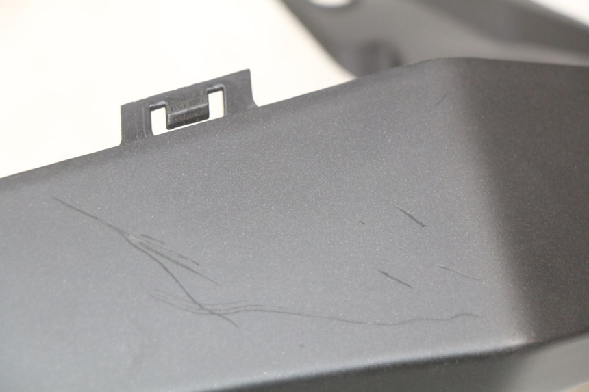 photo de RIGHT REAR SIDE PANEL YAMAHA MT ABS 125 (2014 - 2018) - Zoom on usage condition