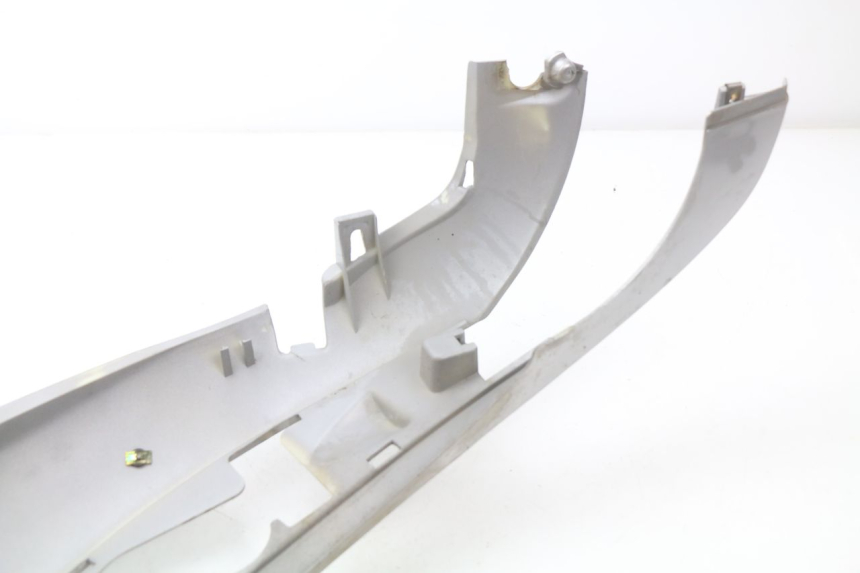 photo de REAR RIGHT PANEL PIAGGIO BEVERLY 125 (1998 - 2005)