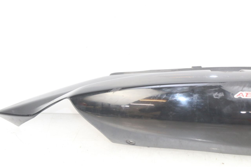 photo de RIGHT REAR SIDE PANEL SUZUKI SIXTEEN 125 (2008 - 2010)