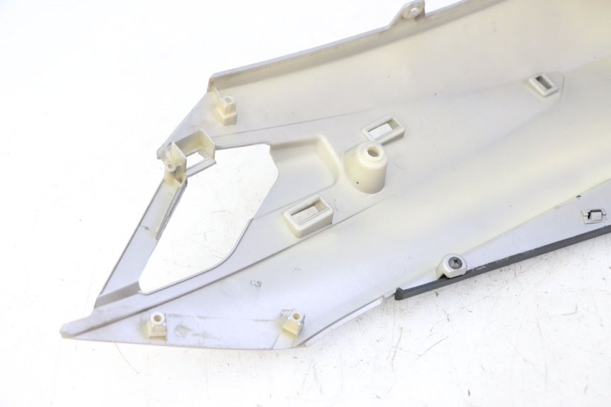 photo de RIGHT REAR SIDE PANEL APRILIA SXR 50 (2021 - 2023)