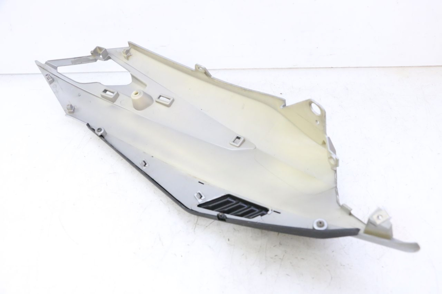 photo de RIGHT REAR SIDE PANEL APRILIA SXR 50 (2021 - 2023)