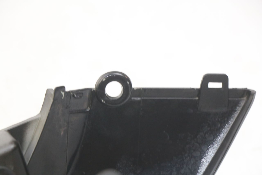 photo de RIGHT REAR SIDE PANEL SYM WOLF SB 125 (2011 - 2018)