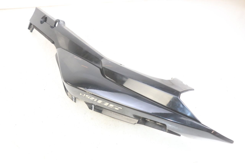 photo de RIGHT REAR SIDE PANEL SYM WOLF SB 125 (2011 - 2018)