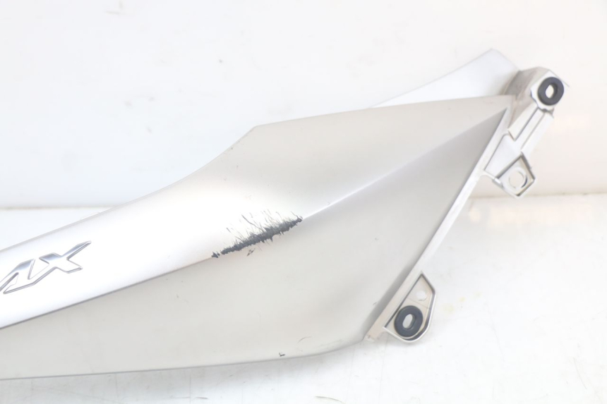 photo de RIGHT REAR SIDE PANEL YAMAHA XMAX X-MAX ABS 125 (2017 - 2020) - Alternative perspective