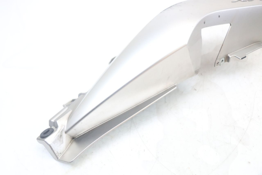 photo de RIGHT REAR SIDE PANEL YAMAHA XMAX X-MAX ABS 125 (2017 - 2020) - Fixing points details