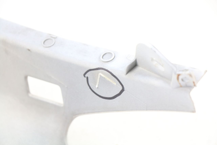 photo de RIGHT REAR SIDE PANEL YAMAHA XMAX X-MAX 125 (2006 - 2009) - Alternative perspective