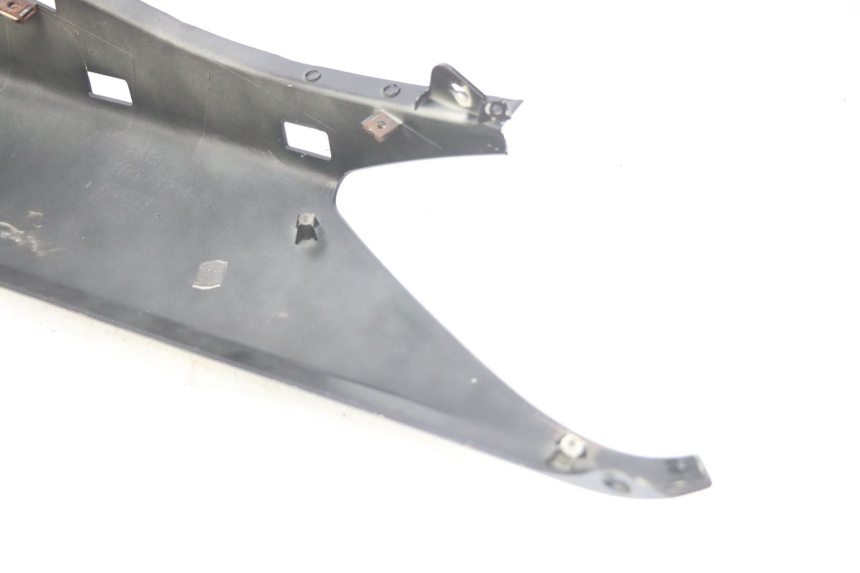 photo de RIGHT REAR SIDE PANEL YAMAHA XMAX X-MAX 125 (2006 - 2009) - Zoom on usage condition