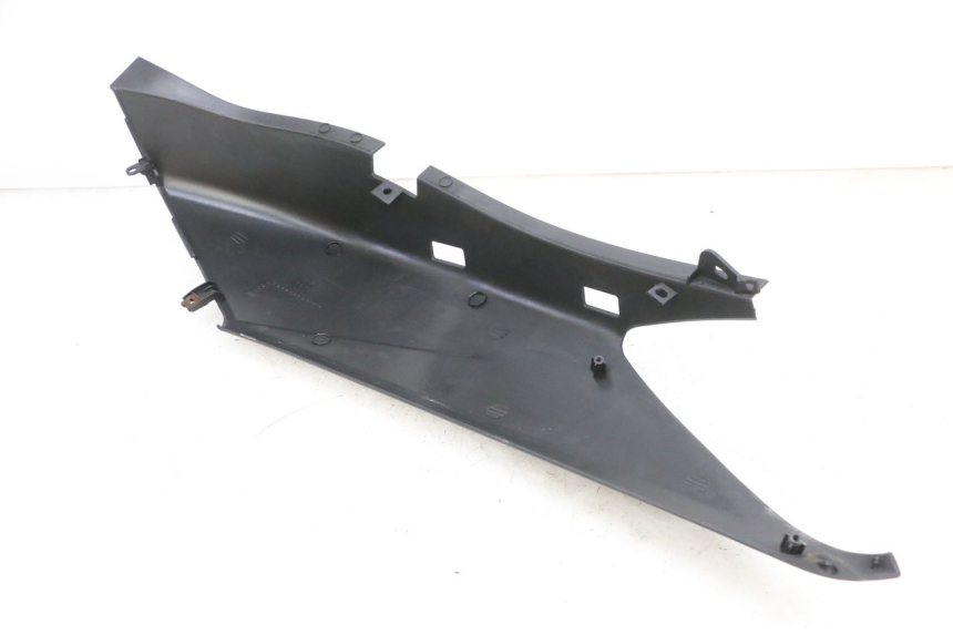 photo de RIGHT REAR SIDE PANEL YAMAHA XMAX X-MAX 125 (2006 - 2009) - Zoom on usage condition