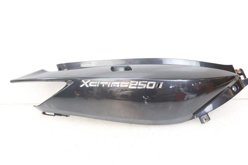 photo de REAR RIGHT SIDE PANEL KYMCO XCITING 250 (2006 - 2009)