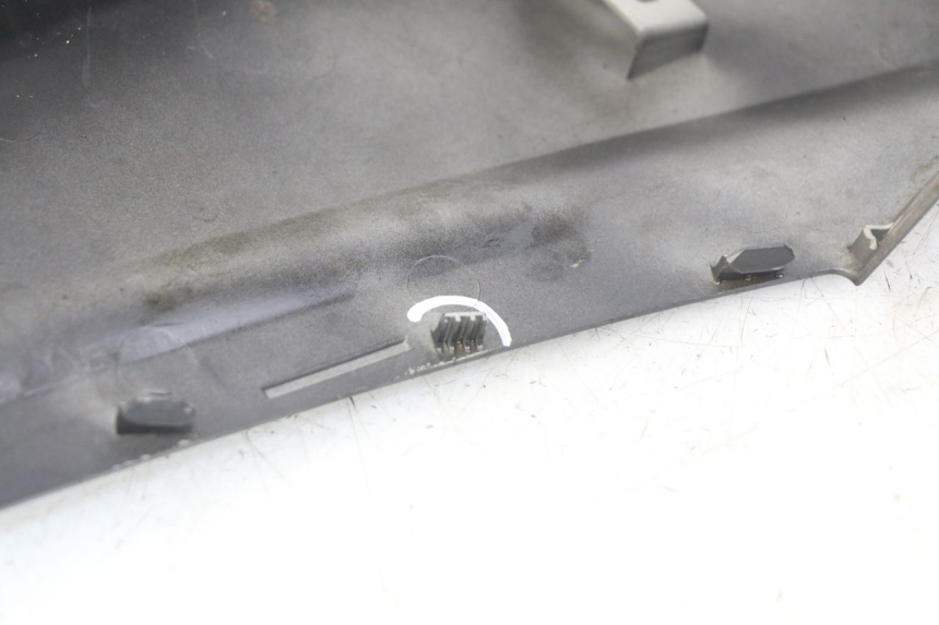 photo de RIGHT REAR SIDE PANEL YAMAHA HW XENTER 125 (2011 - 2017)