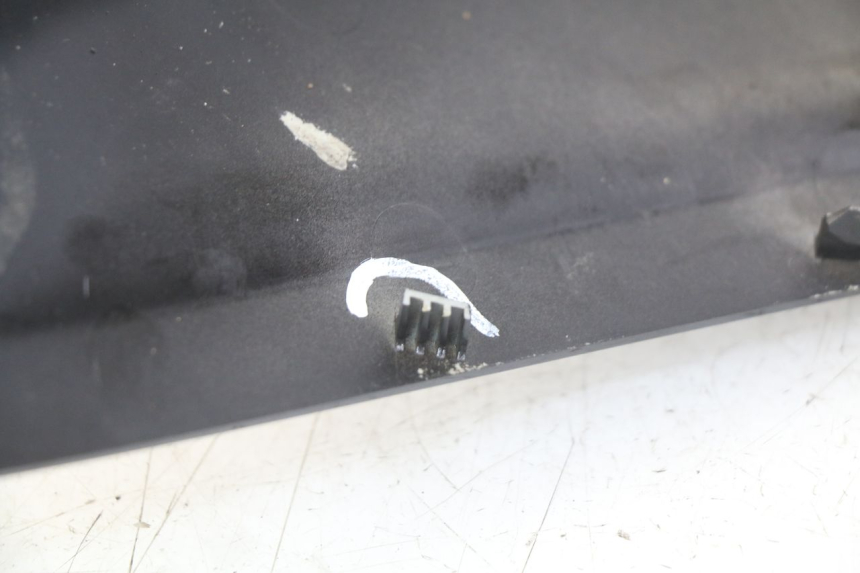 photo de RIGHT REAR SIDE PANEL YAMAHA HW XENTER 125 (2011 - 2017)