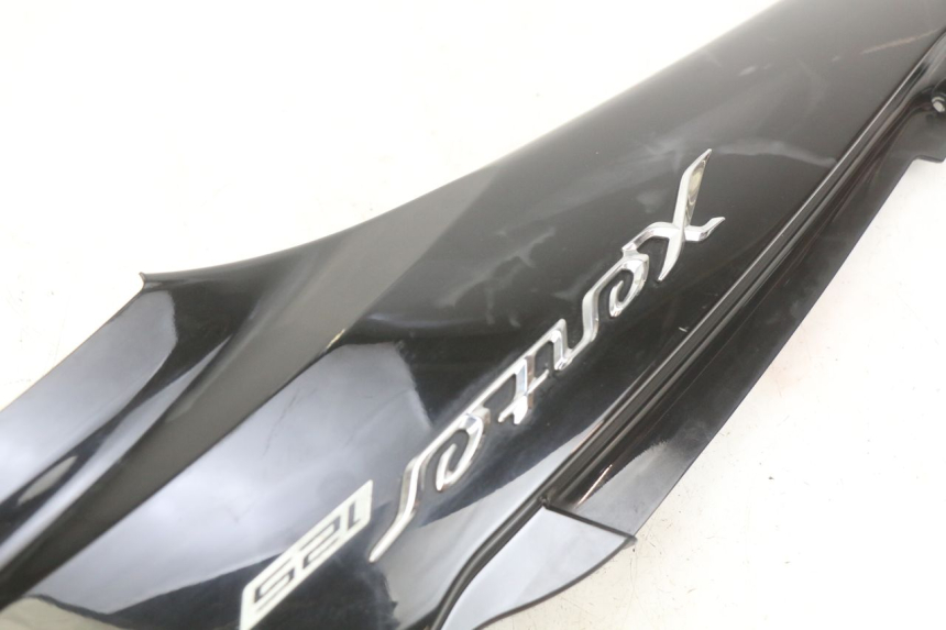 photo de RIGHT REAR SIDE PANEL YAMAHA HW XENTER 125 (2011 - 2017)