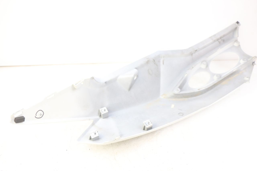 photo de LEFT REAR SIDE PANEL DAELIM S3 125 (2010 - 2017)