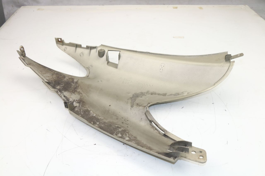 photo de REAR LEFT PANEL MBK FLAME 125 (2000 - 2004)
