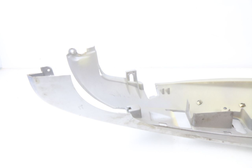 photo de REAR LEFT PANEL PIAGGIO BEVERLY 125 (1998 - 2005)
