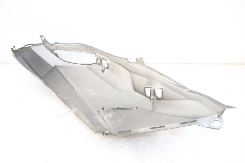 photo de REAR LEFT PANEL PEUGEOT SATELIS 125 (2013 - 2018) - Fixing points details